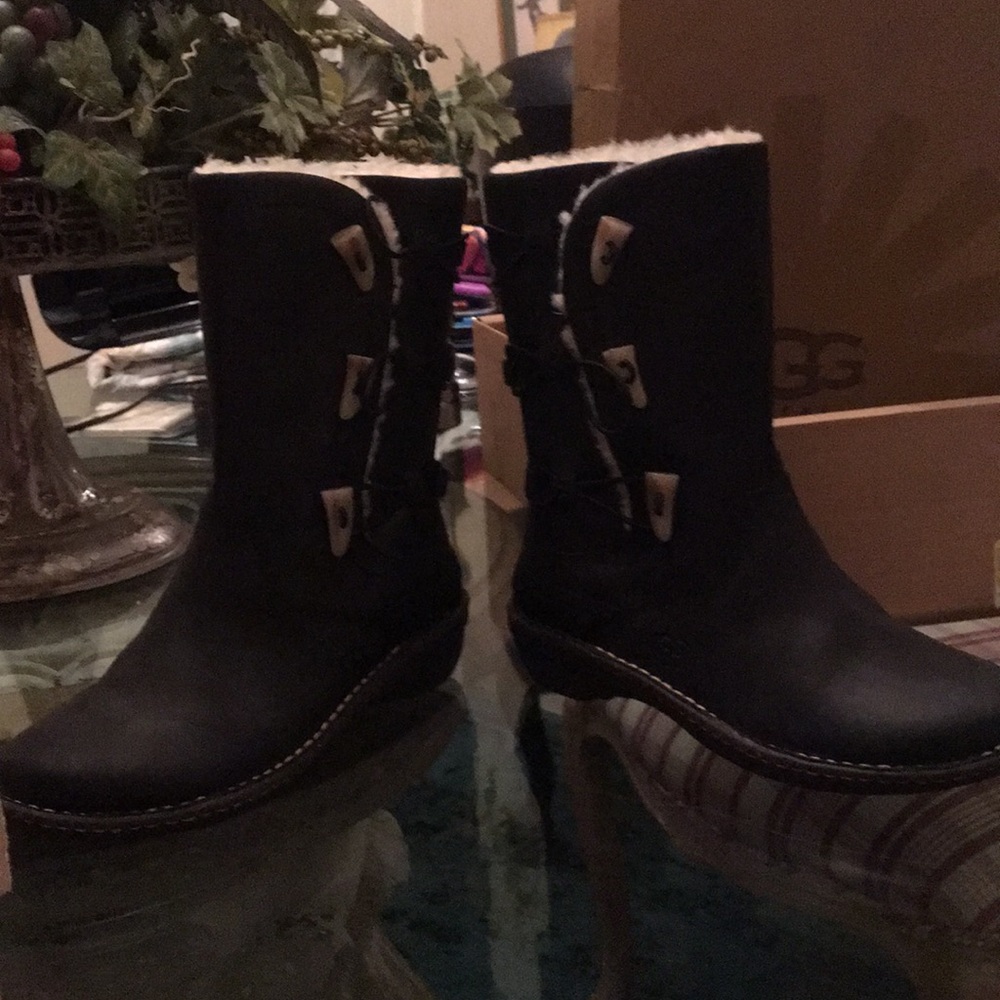 7 UGG ankle boots